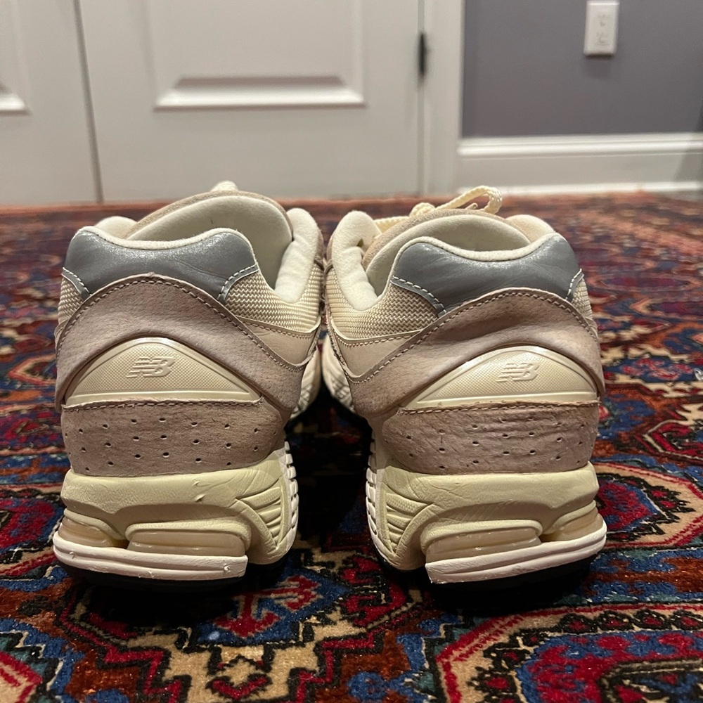 New Balance 2002R cream sneakers - Picture 9 of 9